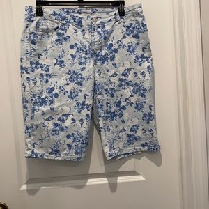 Gloria Vanderbilt denim Bermuda length shorts